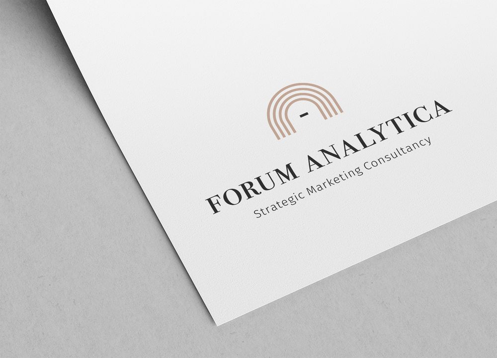 Vizitka z logotipom Forum Analytica na papirju